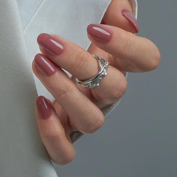 CurvLife front packaging showing red and purple rose nails and kit benefits