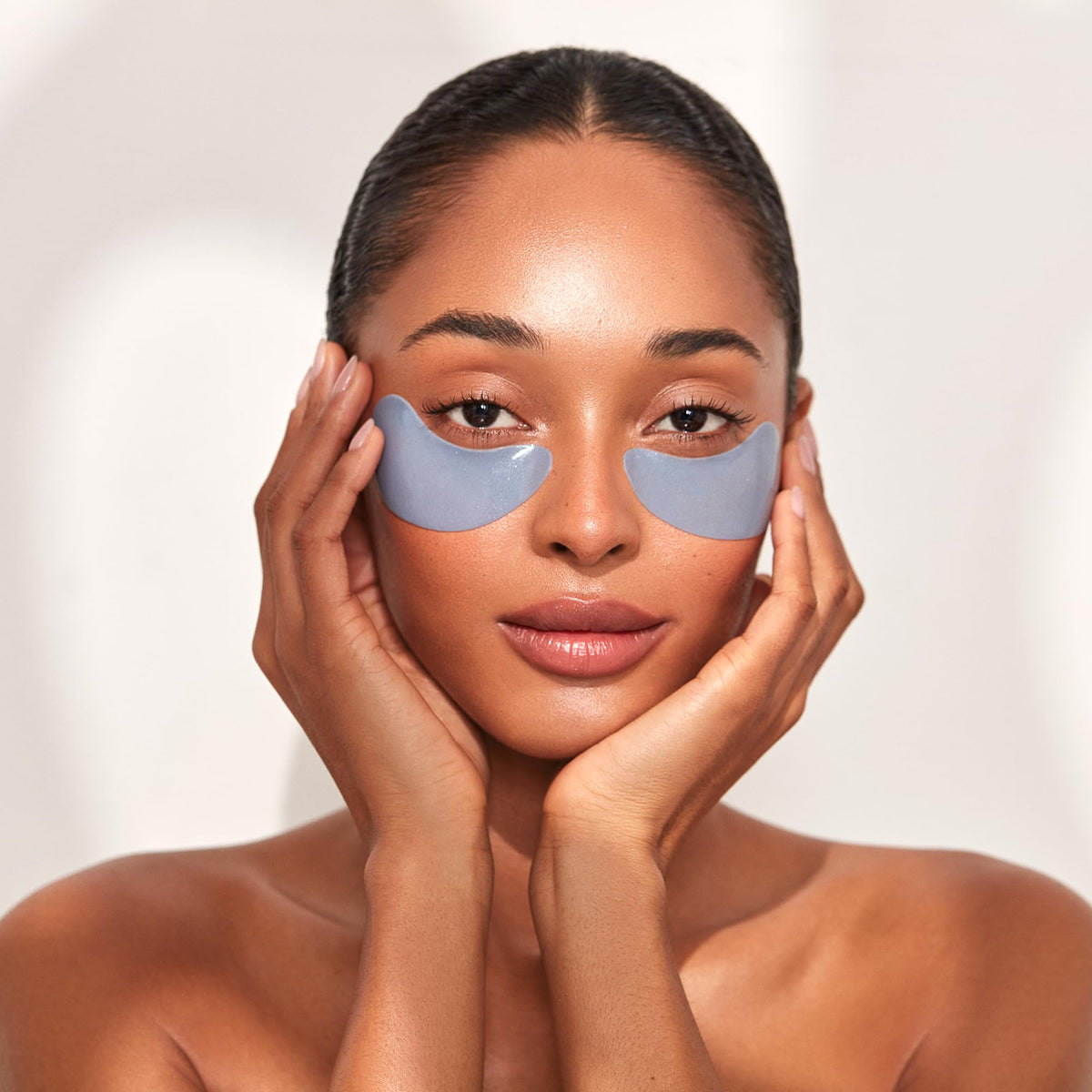 111SKIN detailed gel texture highlighting hydrating formula and soothing effect