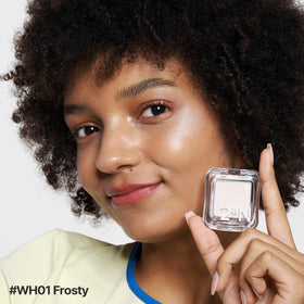 2aN texture close-up highlighting ultrafine powder for seamless blend