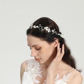 527&huan close-up pearls and flower clusters showing delicate craftsmanship