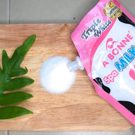 A Bonne' milk salt coarse texture close-up illustrating exfoliating grains and creamy milk base