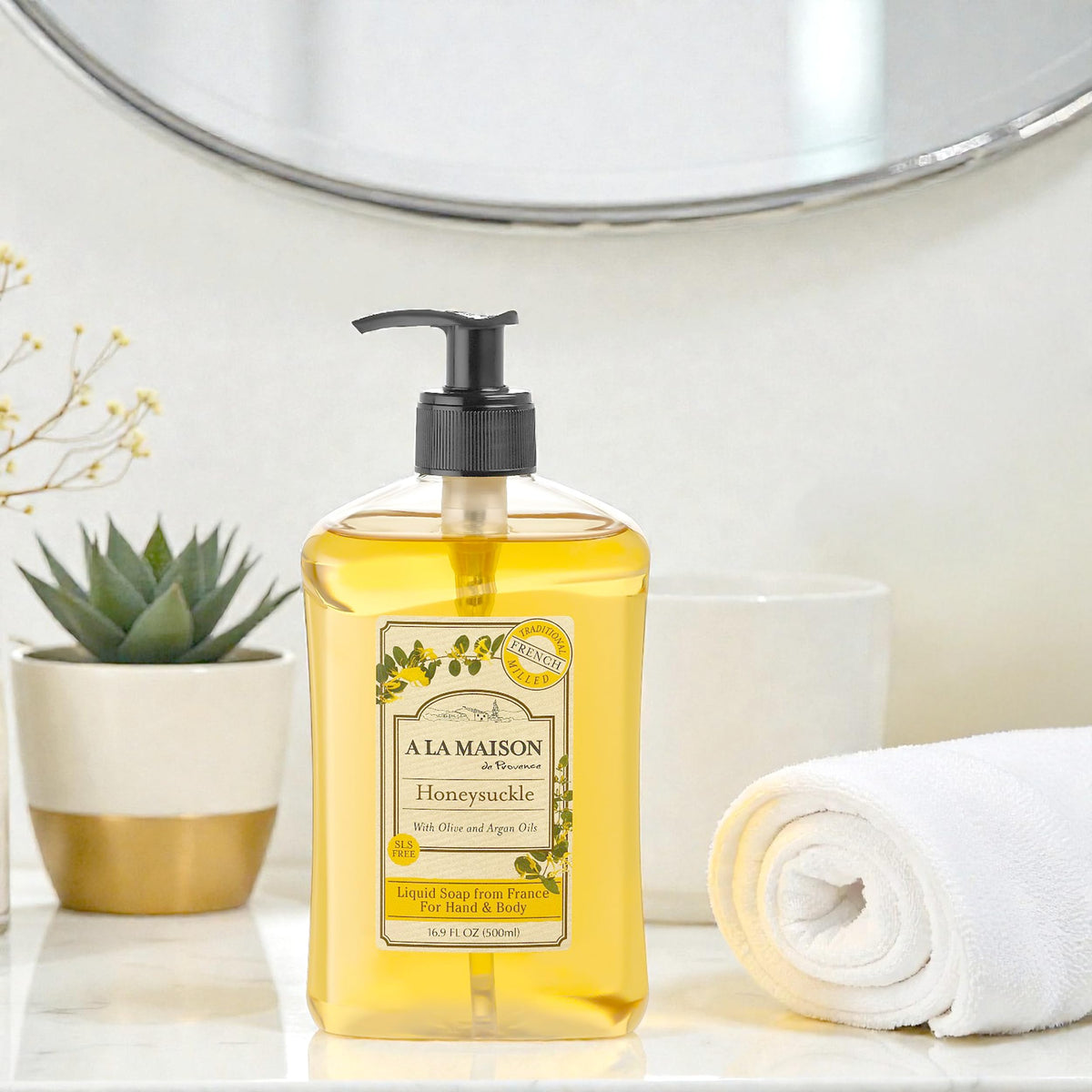 A LA MAISON lather on hands demonstrating creamy non-drying wash benefit