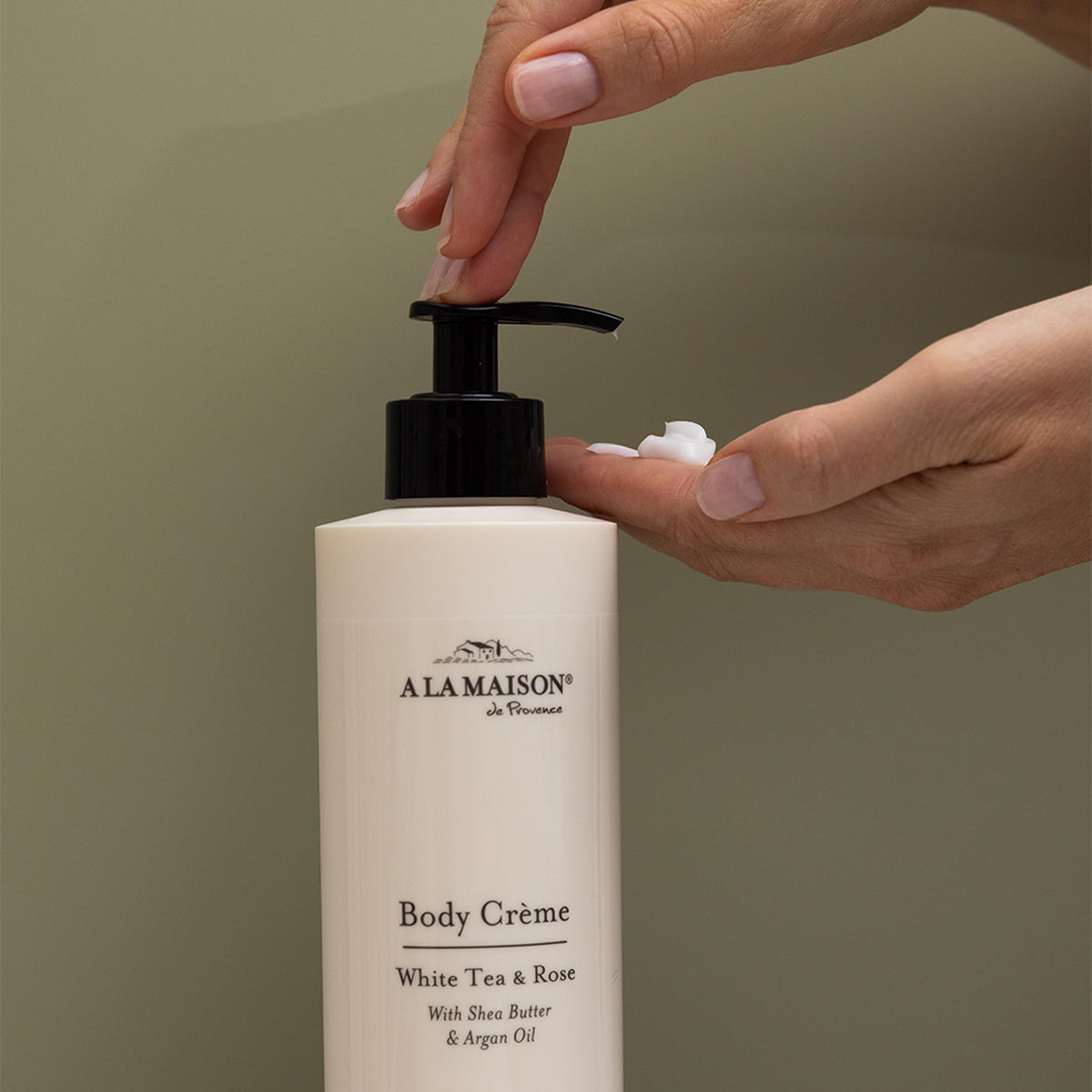 A LA MAISON pumping crème into hand demonstrating fast absorption and comfort
