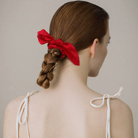 ACO-UINT size scale hand holding scrunchie to show scale and comfortable fit