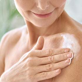 Clinical tested badge graphic with Adamia branding to emphasize dermatologist testing