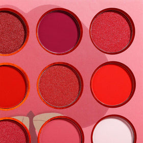 Afflano applied on eyelid illustrating wearable red look and long-lasting color