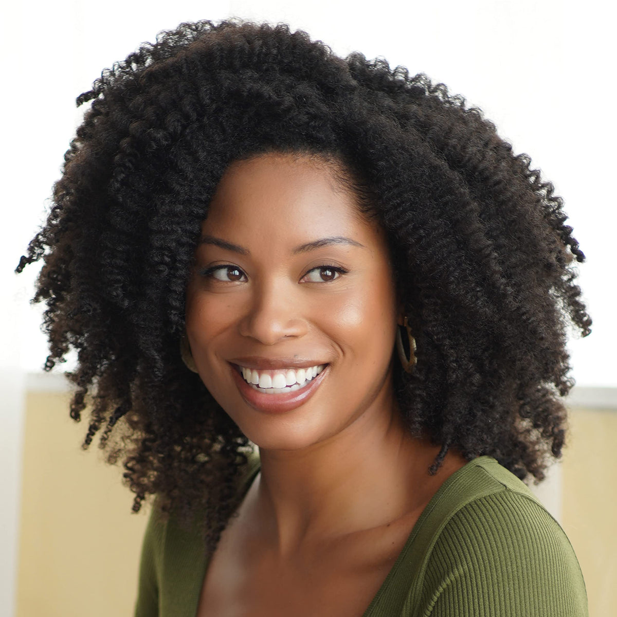 African Pride aloe and coconut water close-up highlighting natural moisturizing ingredients