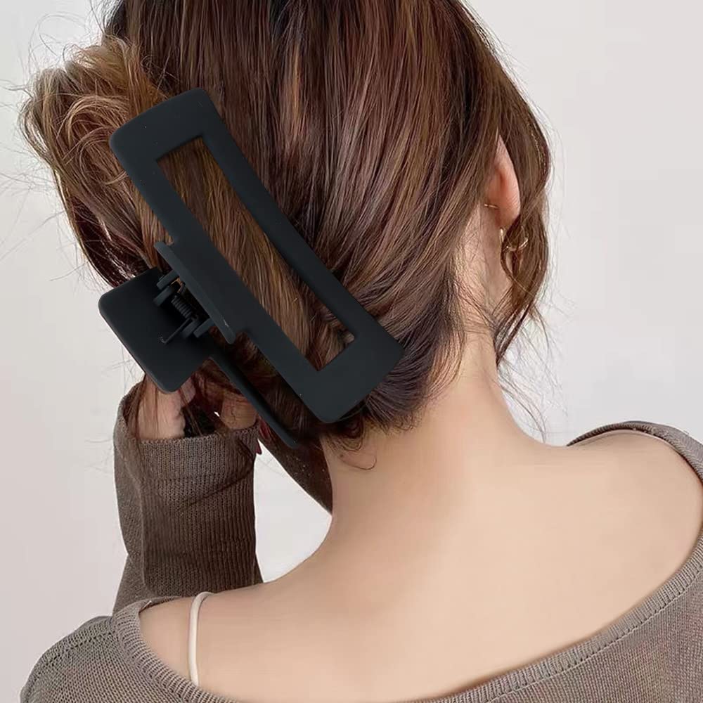 AHONEY lifestyle image in bathroom while applying makeup to show practical hands-free hair control