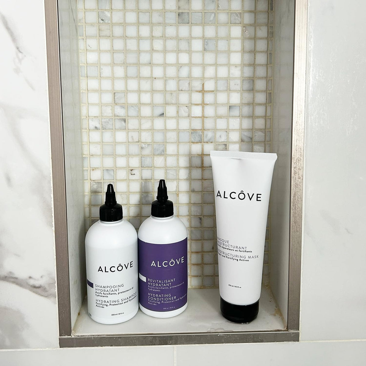 Alcôve in-use wet hair application demonstrating frizz control and manageability