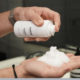 Alex Costa Panthenol ingredient close-up indicating strengthening benefit for strands