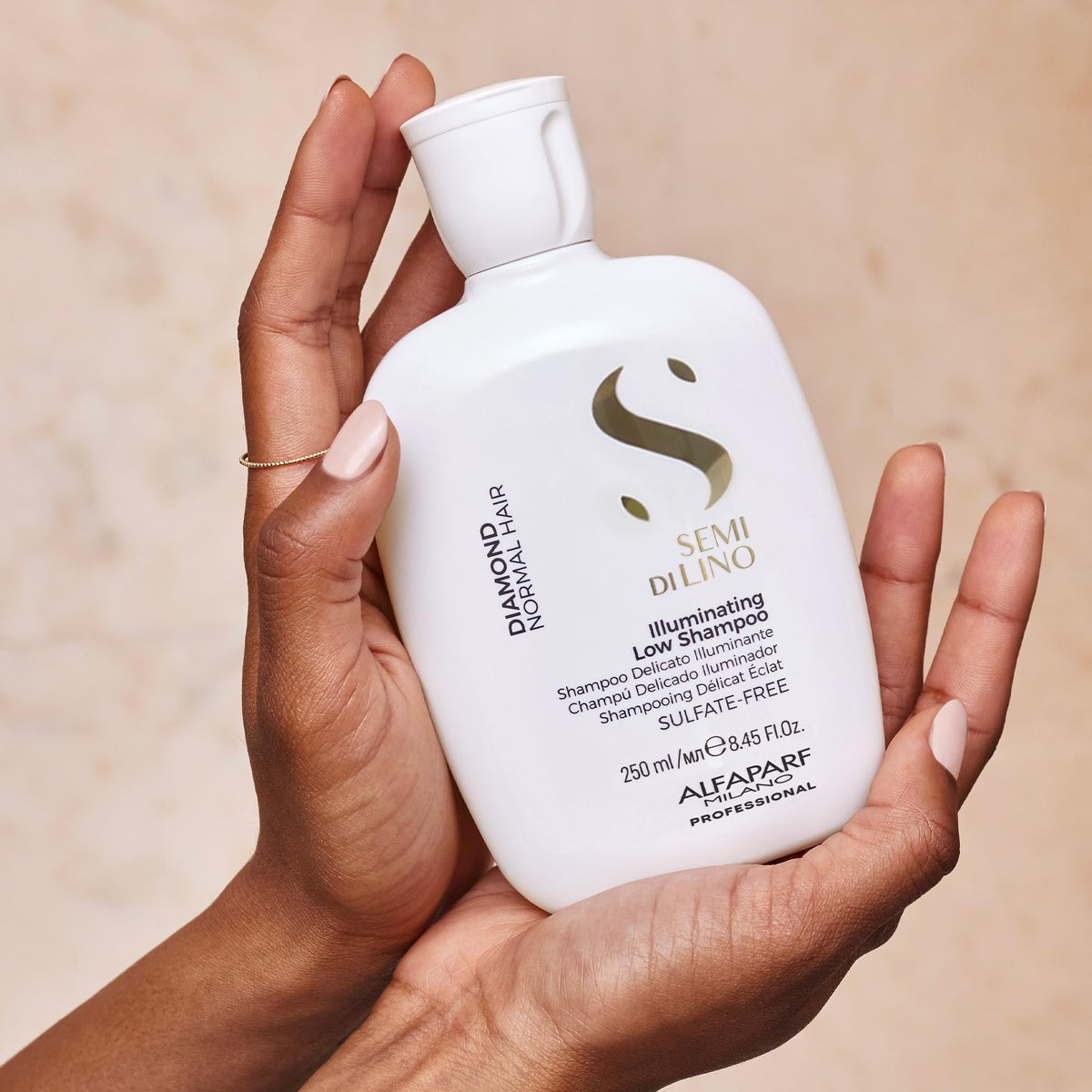 ALFAPARF MILANO creamy foam texture illustrating gentle lather and softening benefit