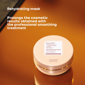 ALFAPARF MILANO applying mask to lengths demonstrating easier detangling