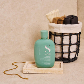 ALFAPARF MILANO shampoo lather on wet hair showing soothing action