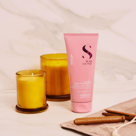 ALFAPARF MILANO creamy texture close-up showing lightweight hydration benefit smoothness