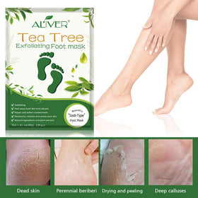 ALIVER pouring the botanical solution to show nourishing texture and moisturizing effect