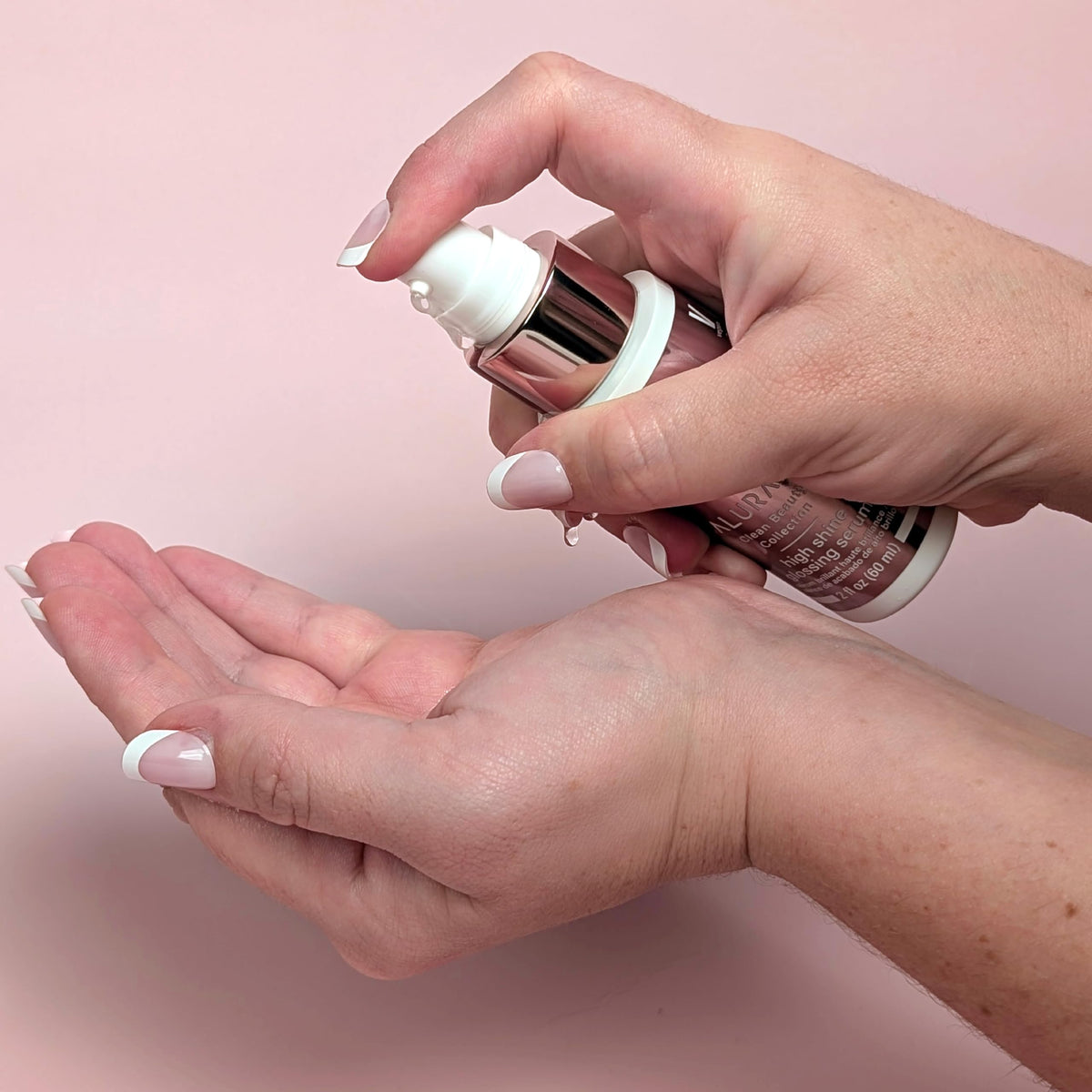 ALURAM pump dispensing serum texture for controlled, no-waste application