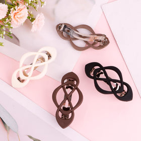 Amariver clip beside ruler showing compact size and travel convenience
