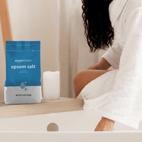 Amazon Basics resealable zipper detail protecting salt freshness and preventing clumps