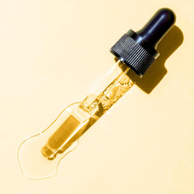 Amazon Basics serum being dispensed onto hand, demonstrates easy application benefit