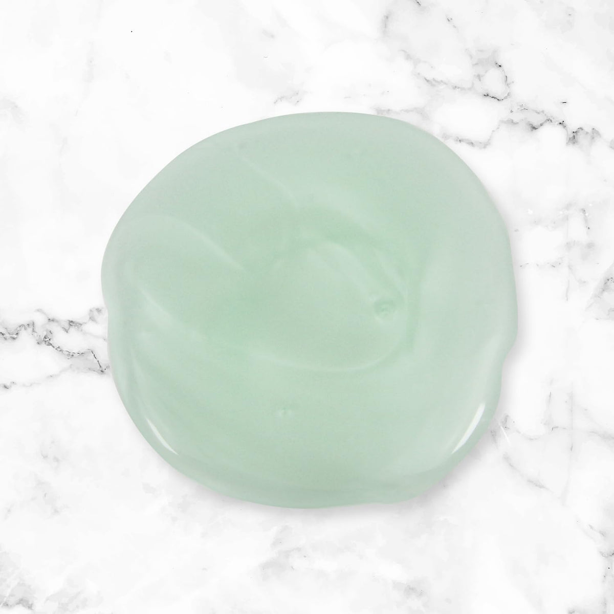 Amazon Basics shampoo lather on wet hair showing cleansing foam