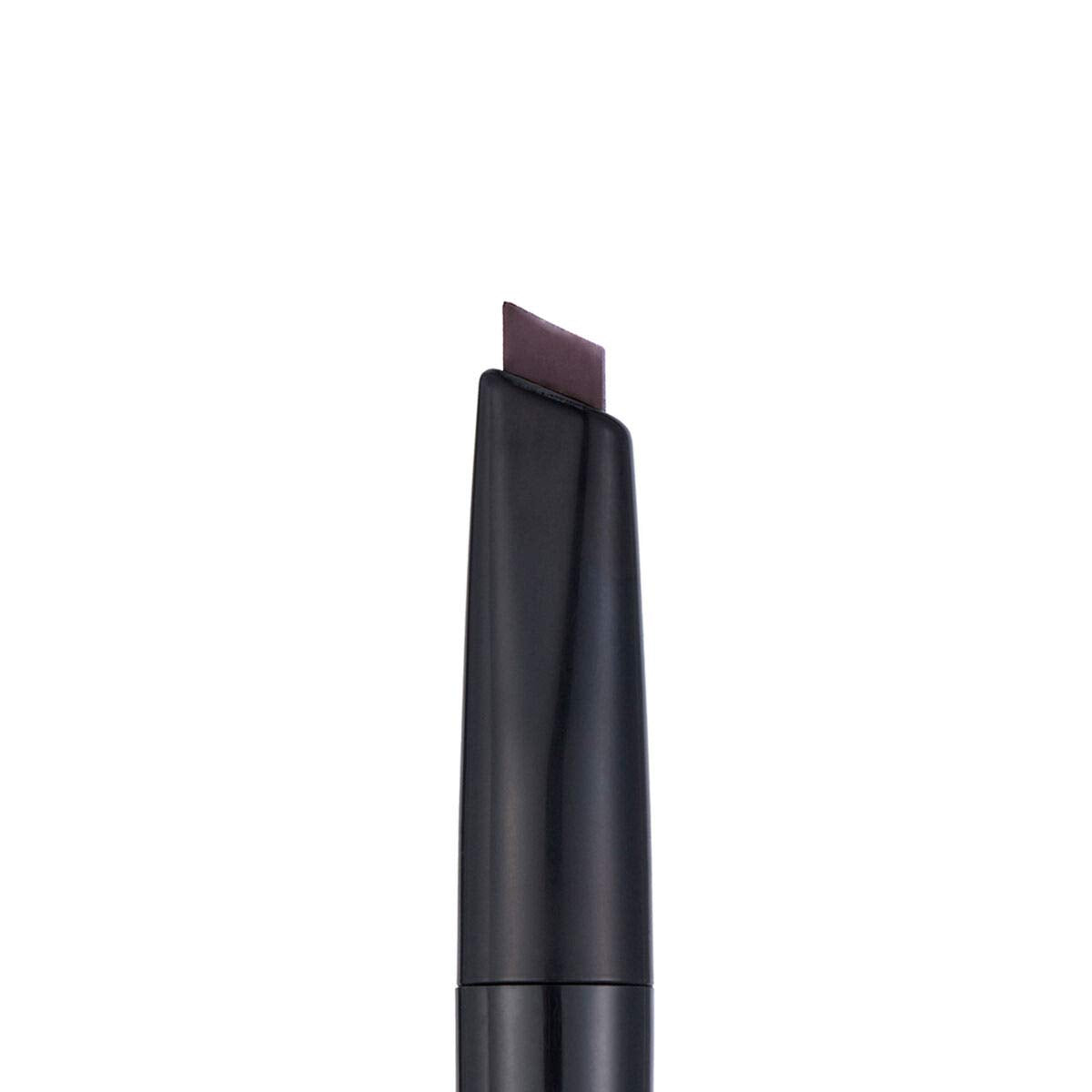 Anastasia Beverly Hills triangular tip close-up for precise shaping