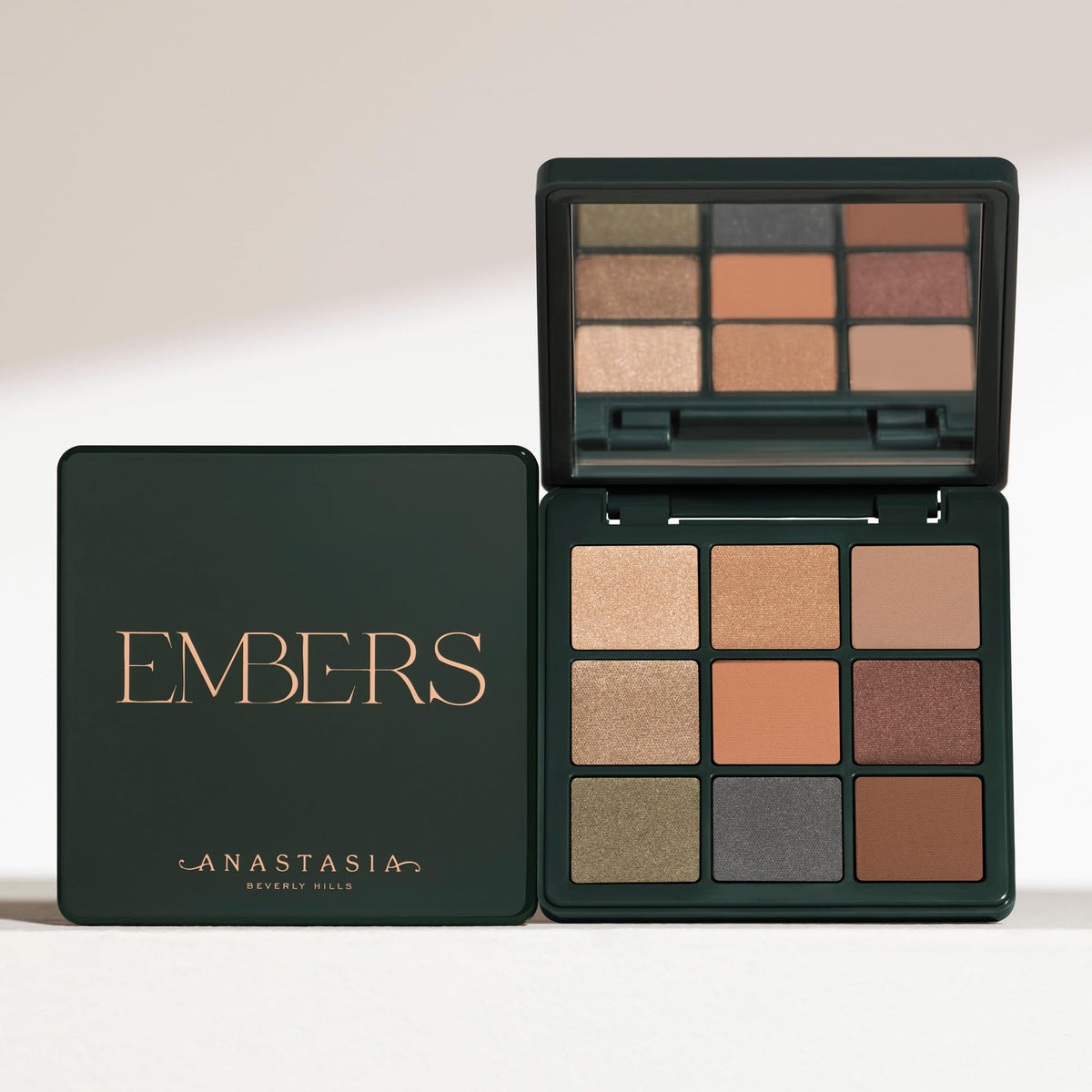 Anastasia Beverly Hills close-up shimmer pan showing metallic copper pigment that boosts lid impact