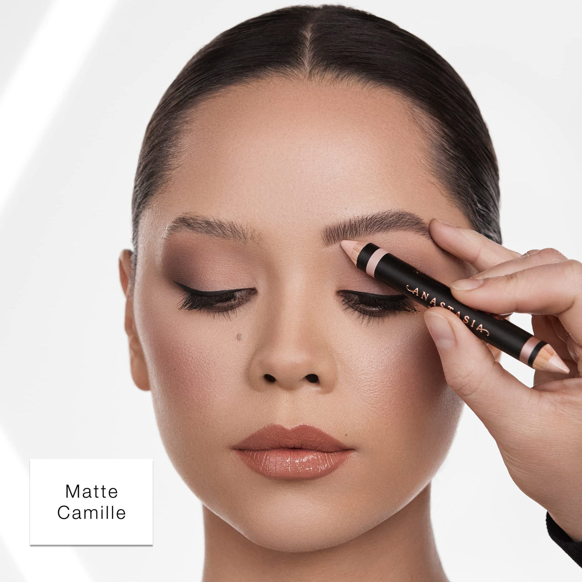 Anastasia Beverly Hills shimmer tip texture close-up for brightening brow bone