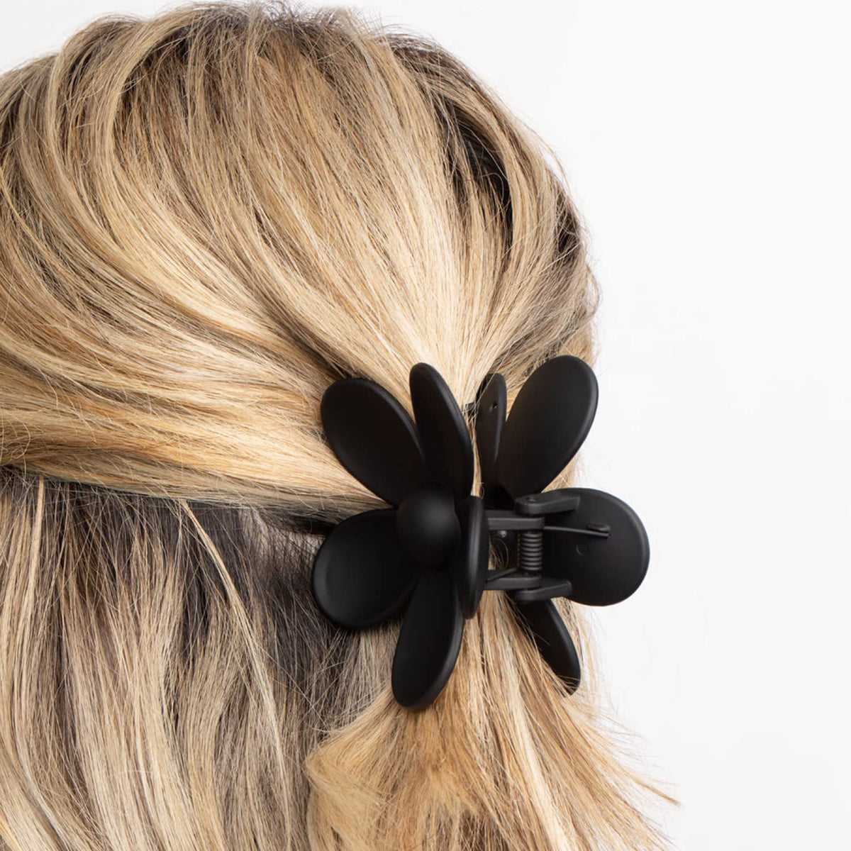 AOENJIE hair clip holding thick hair in an updo demonstrating strong hold and non-slip performance