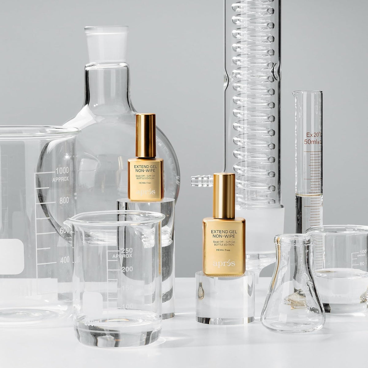 APRÉS bottle on a salon station portraying fast, dust-free professional use