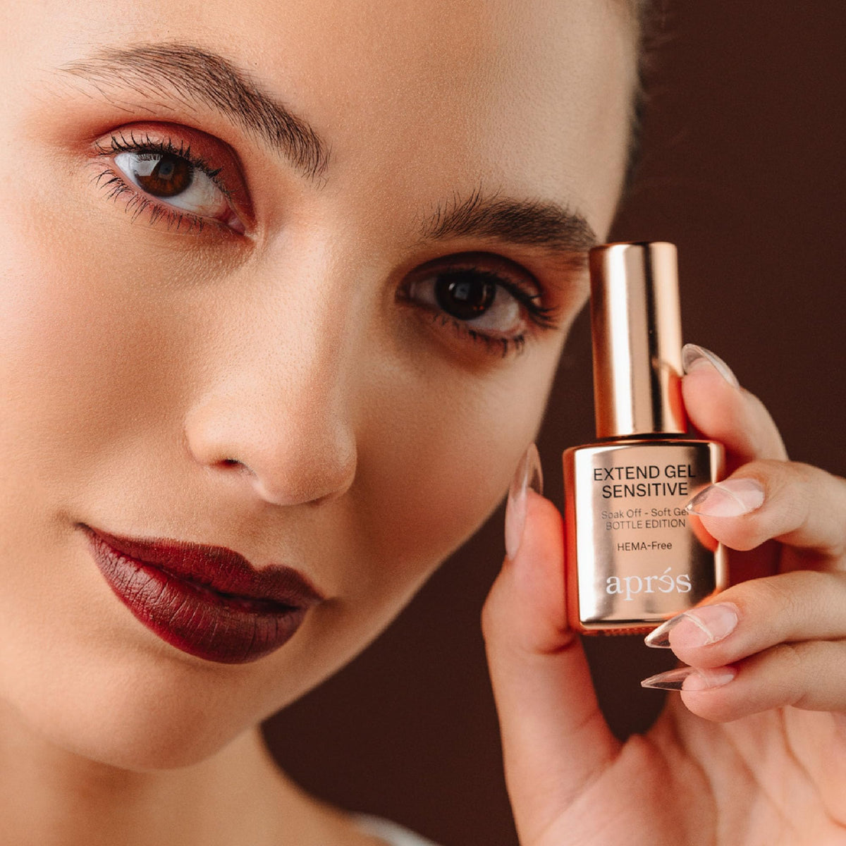 APRÉS 15ml bottle next to a ruler conveying compact salon-friendly size
