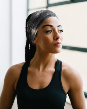 AQOKKA headband used during yoga showing non-slip hold advantage