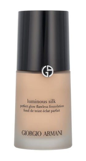 Armani Beauty close-up pump and creamy texture revealing silky glide and blendability