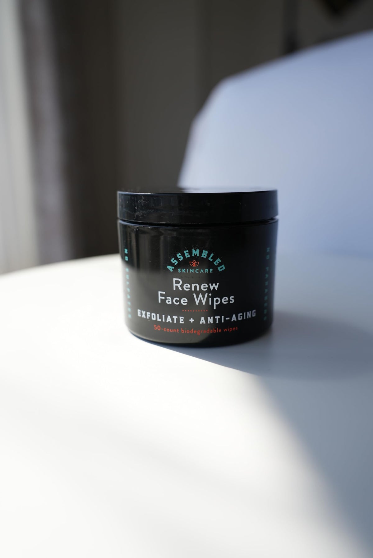 ASSEMBLED 50-count pack beside a razor to show size and value