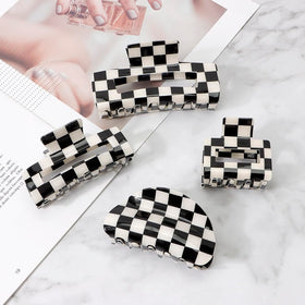 Atoden clips paired with beach outfit demonstrating fashion-forward accessory benefit