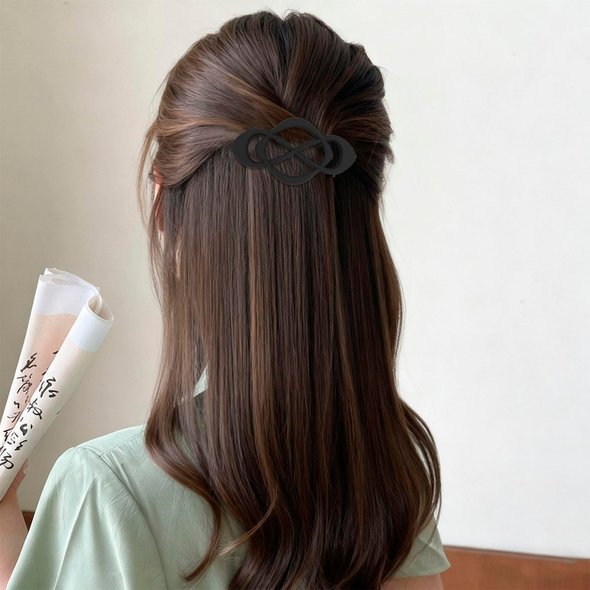 Atoden two sizes side-by-side, choice for thin or thick hair hold