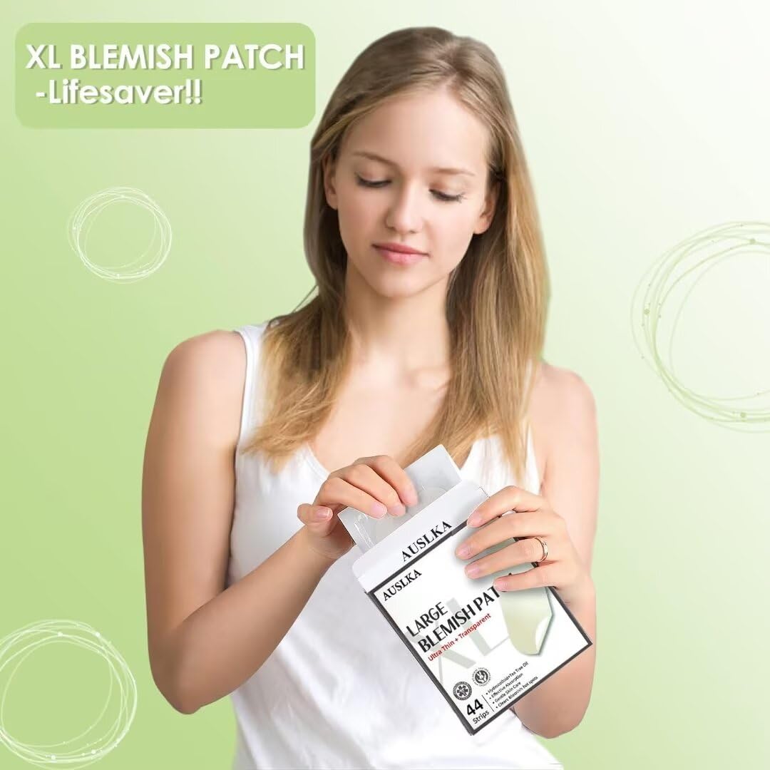 Open box of AUSLKA patches in hand illustrating convenience and quantity