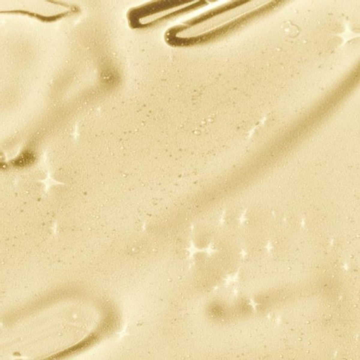 AVON Skin So Soft oil texture on hand illustrating lightweight, fast-absorbing moisture