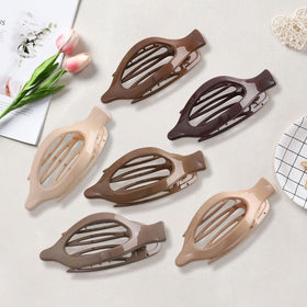 AWAYTR clips in a beach setting illustrating lightweight comfort outdoors