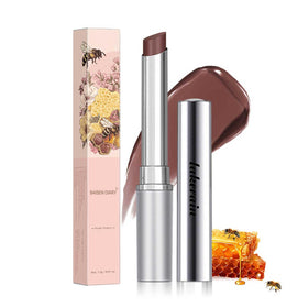 BAISEN DIARY finger applying balm close-up, demonstrates smooth moisturizing glide