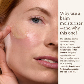 BAMBU EARTH close-up of the creamy shea texture highlighting smooth absorption