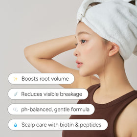 BANANAL close-up of shampoo lather and creamy texture for gentle cleanse