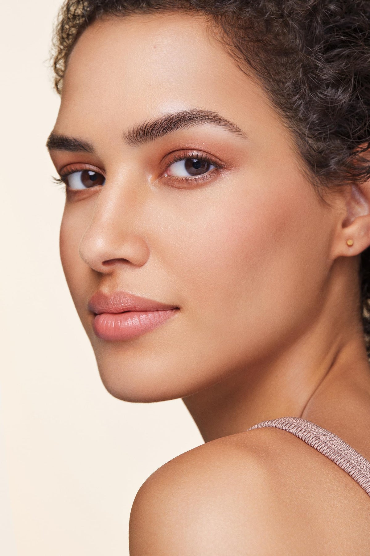 bareMinerals spoolie blending brow product on model, smooth natural finish benefit