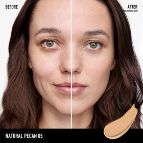 bareMinerals close-up texture swirl highlighting smooth matte finish and blendability