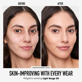 bareMinerals loose powder with lid open, easy dispensing benefit