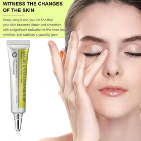 BARUBT closeup of ingredient label highlighting retinal and panthenol concentrations