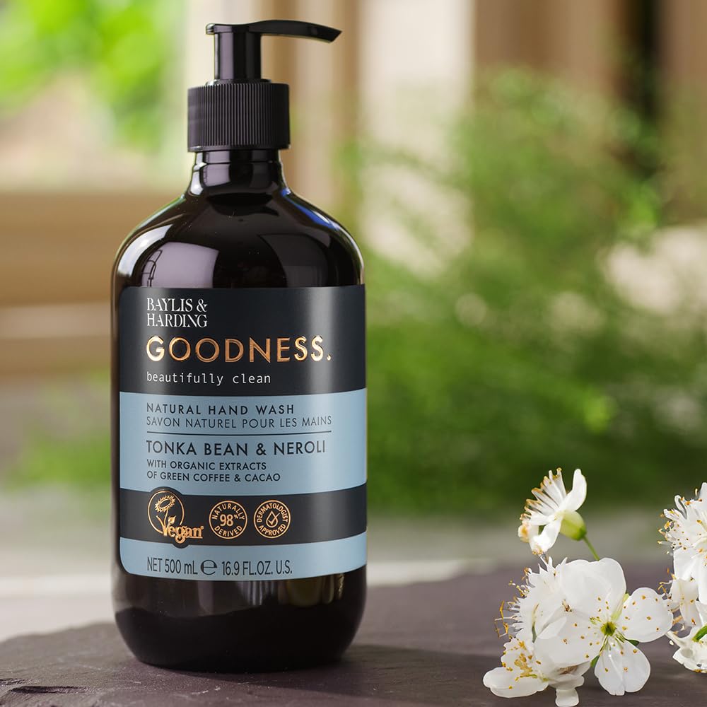 baylis & harding label close-up displaying fragrance and natural ingredient claims