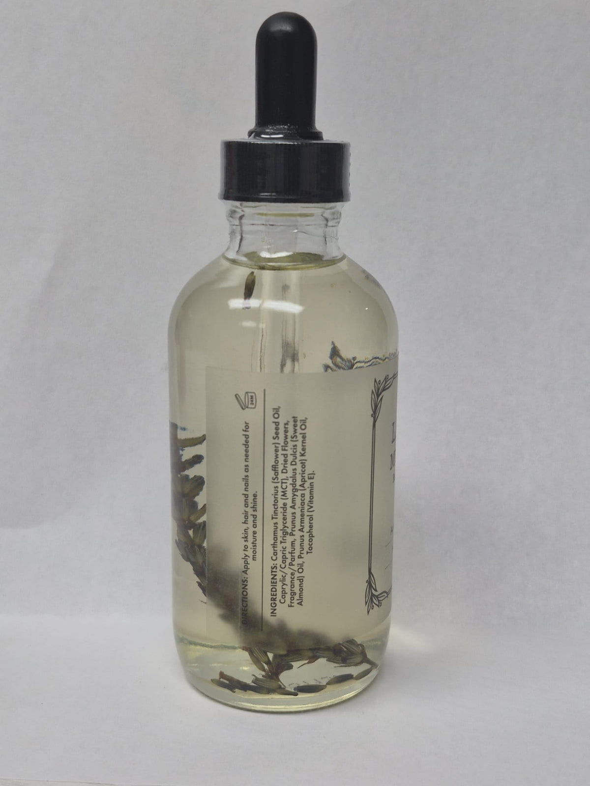 BEAUTE DE PROVENCE oil pouring and texture close-up showing lightweight absorption