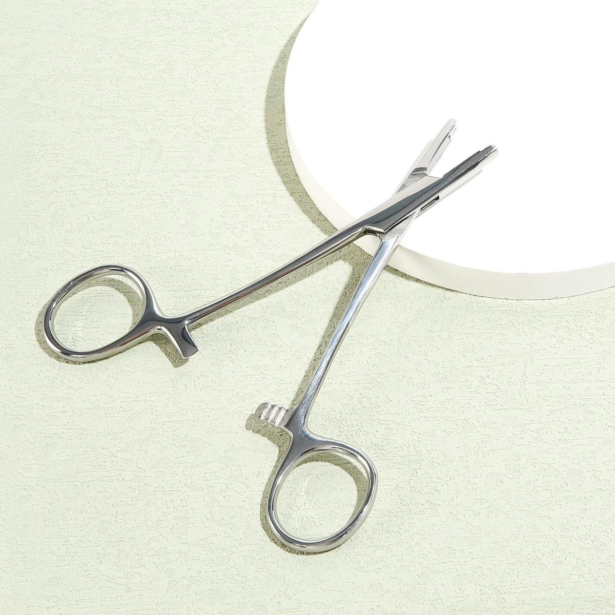 Beautidots tool with sterilization tray and storage pouch illustrating easy cleaning and safe storage