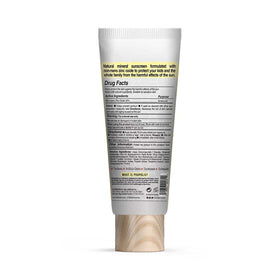 BEE & YOU sunscreen in a family beach scene protecting kids during outdoor play