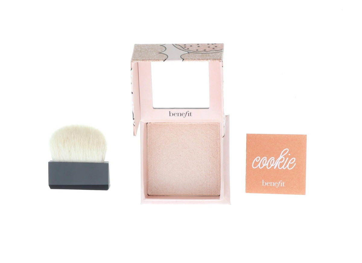 Benefit Cookie powder texture close-up highlighting silky fine finish